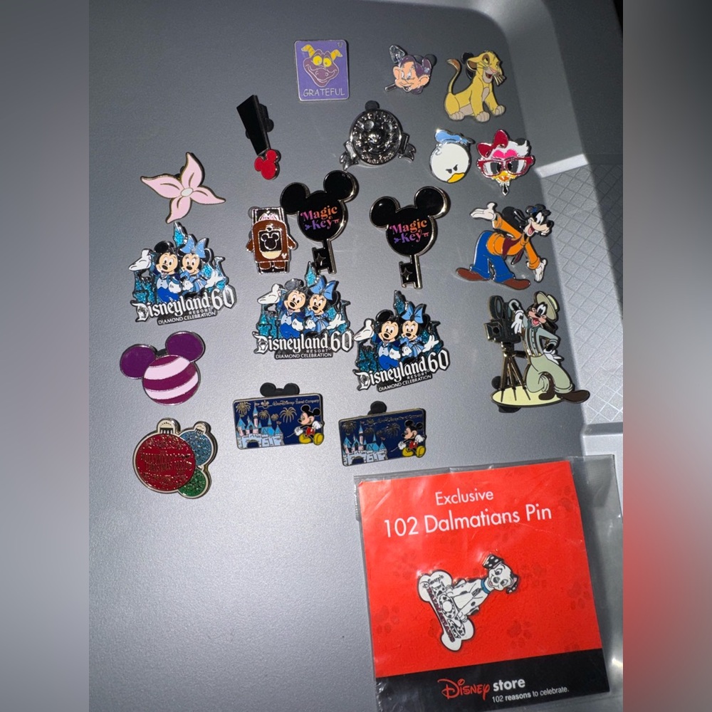 Disney Colorful Character Pin Collection - Picture 3 of 6